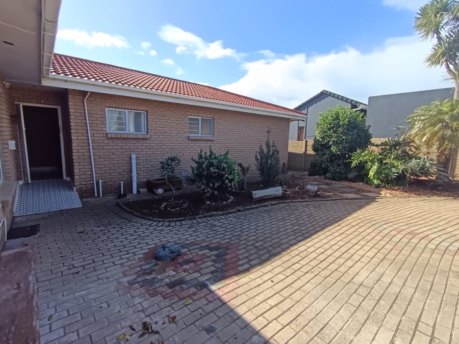 To Let 3 Bedroom Property for Rent in Heiderand Western Cape
